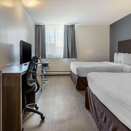 Super 8 By Wyndham Macleod Trail Calgary Hotel Exterior photo